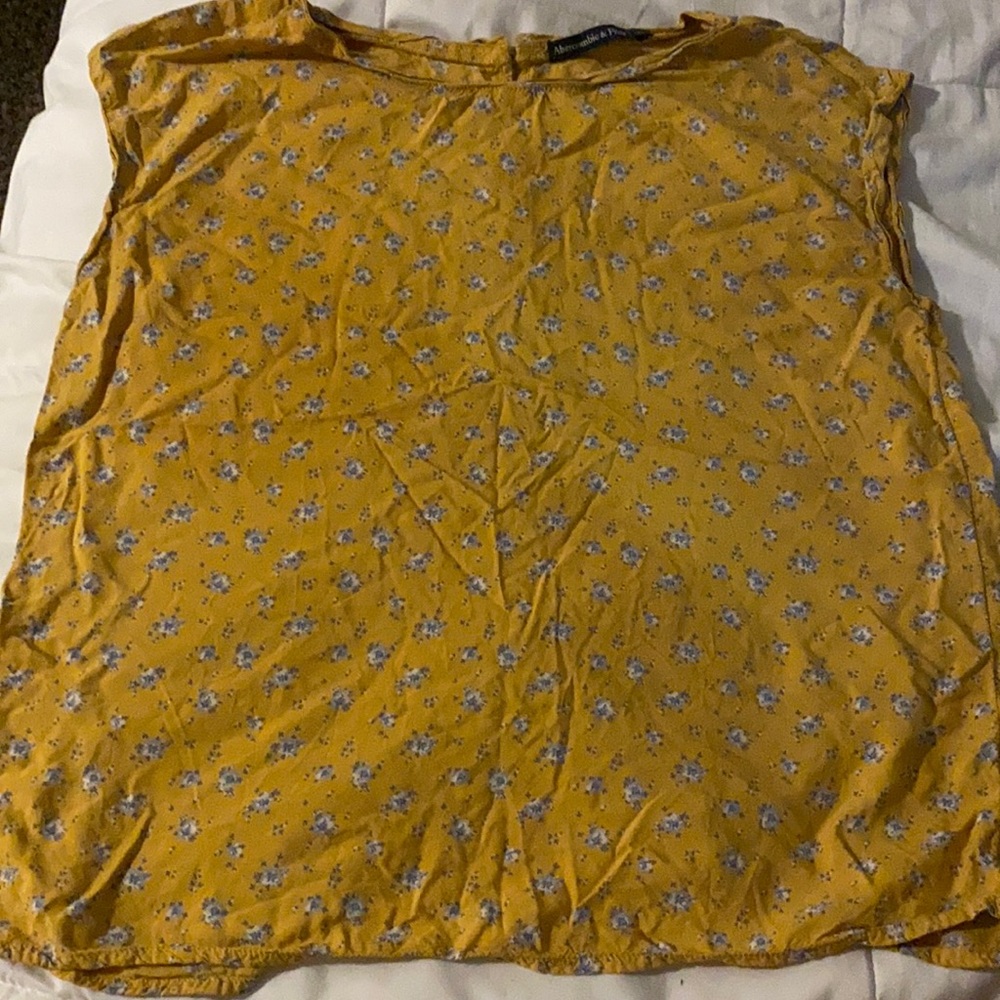 Cute yellow Abercrombie and Fitch, size small